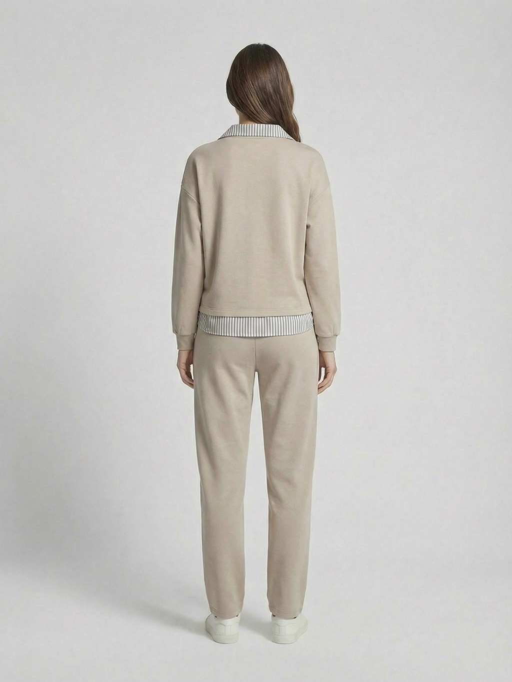 Dámský komplet Marvella – zadní pohled